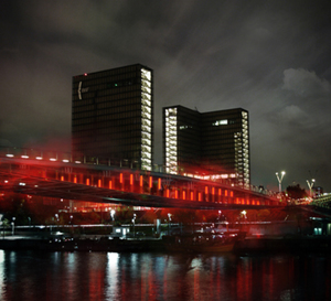« Le Pont Social » Installation lumineuse interactive sur la passerelle Simone de Beauvoir (BNF - Bercy), à Paris