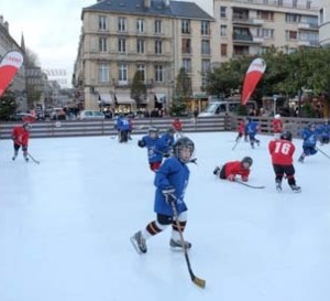 Noël écologique à Caen : La ville installe une patinoire synthétique  gratuite pour tous