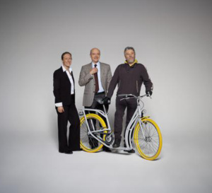 Philippe Starck, avec le concours des Bordelais, conçoit un vélo-patinette innovant avec Peugeot