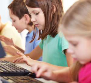 Enquête sur les TIC à l'école: les élèves n'ont pas assez de matériel et les enseignants doivent être mieux formés et davantage soutenus