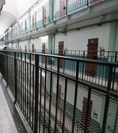 Michèle Alliot-Marie annonce un plan sans précédent de modernisation des prisons françaises