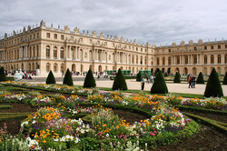 Orange et le château de Versailles lancent Versailles en direct, un dispositif expérimental de visioconférences interactives pour les scolaires