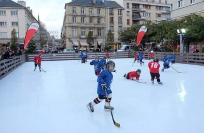 Noël écologique à Caen : La ville installe une patinoire synthétique  gratuite pour tous
