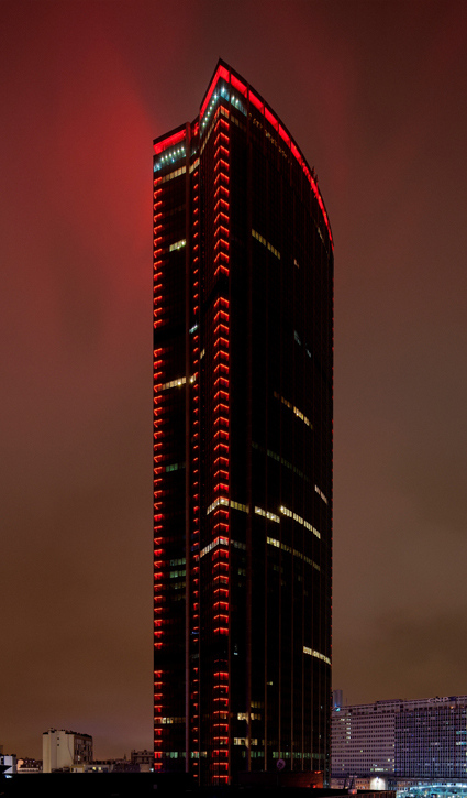 Tour Montparnasse à Paris : habillage festif  pour annoncer la nouvelle année