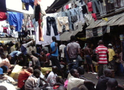 Photo prise clandestinement en décembre 2012 dans le quartier des hommes de la prison surpeuplée de Kondengui (Yaoundé), 4000 détenus pour 800 places.