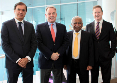 de gauche à droite, Captain Hameed Ali – Acting CEO de Jet Airways; James Hogan - President et CEO de  Etihad Airways, Naresh Goyal – Chairman de Jet Airways; et James Rigney - Chief Financial Officer de Etihad Airways