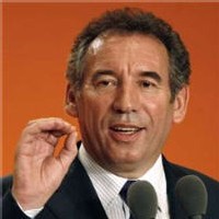 MoDem : Bayrou attaque Sarkozy et oscille de droite à gauche