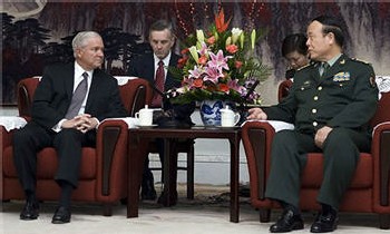 Robert Gates, ministre la Défense, rencontre le Général Guo Bixiong à Pékin