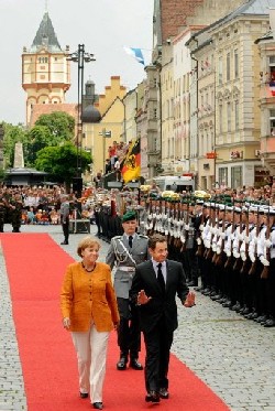 Merkel et Sarkozy trouvent un accord à l'arraché sur les émissions de CO2