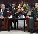 Le ministre de la Défense des USA Robert Gates questionne la Chine sur sa croissance militaire